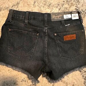 Woman’s Wrangler Retro denim shorts NWT!